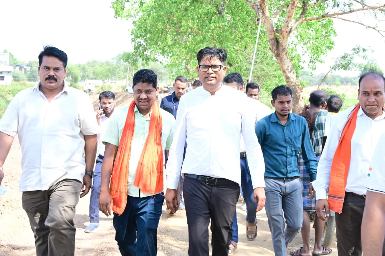 करोड़ों की लागत से बदल रहा पुसौर का स्वरूप, वित्त मंत्री ओ.पी. चौधरी ने  विकास कार्यों का किया निरीक्षण, गुणवत्ता और समय-सीमा पर दिए सख्त ...