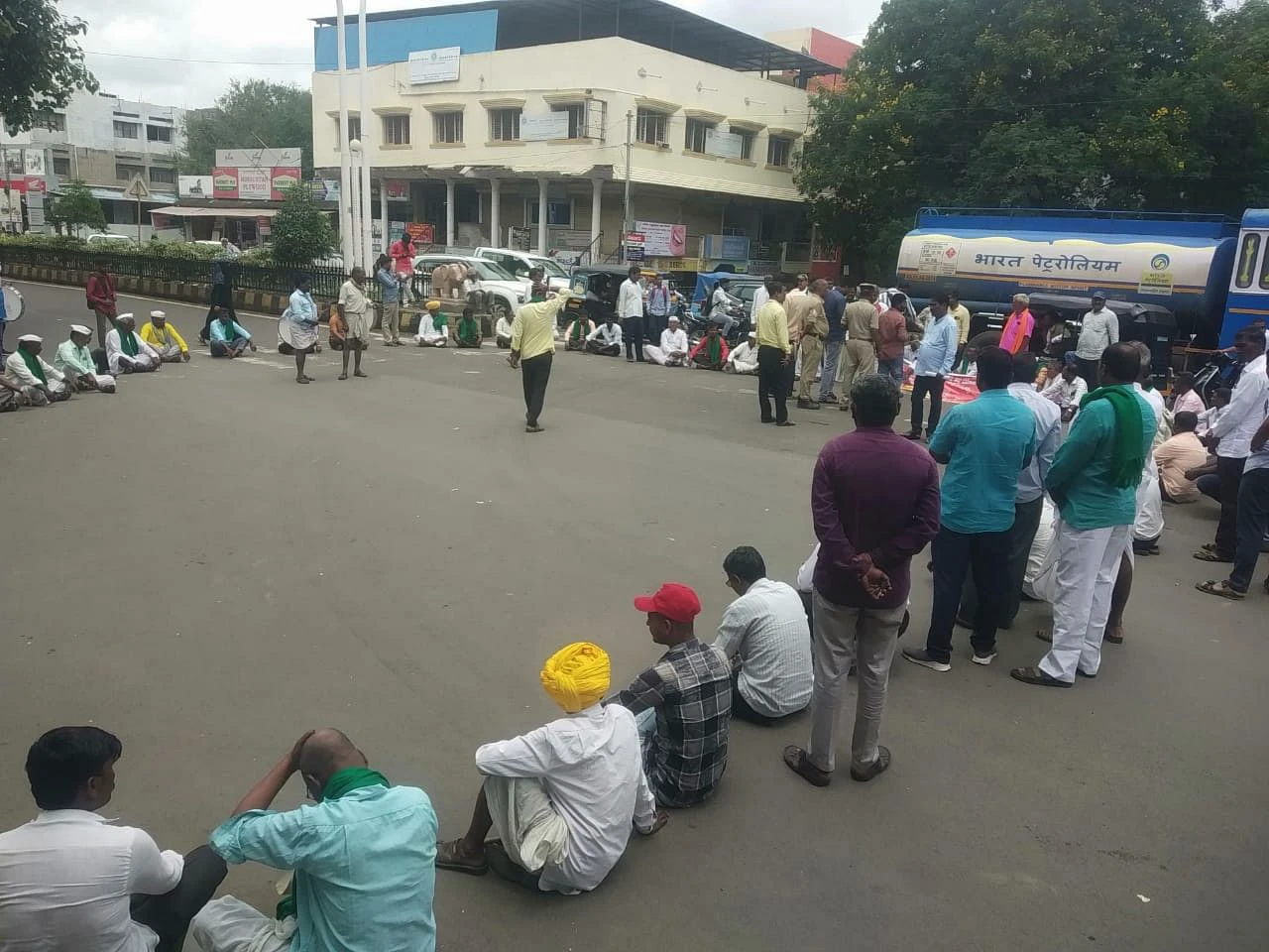 ಕಲಬುರಗಿ: ಬಾಕಿ ಹಣ ಬಿಡುಗಡೆಗೆ ಆಗ್ರಹಿಸಿ ಕಬ್ಬು ಬೆಳೆಗಾರರ ಪ್ರತಿಭಟನೆ
