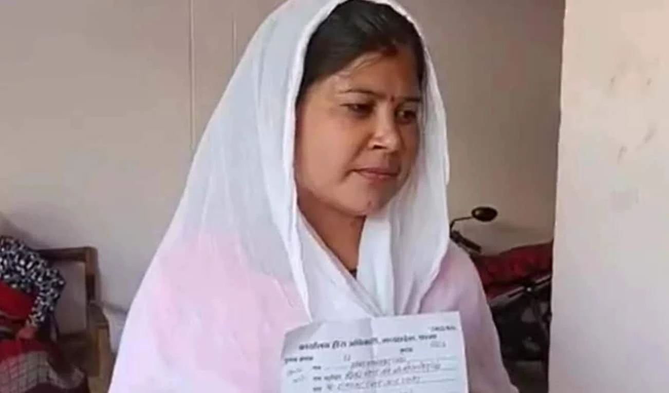 Luck Shines on MP Woman As She Finds 2.08-carat Diamond Worth Rs 10 Lakh in Panna Mine