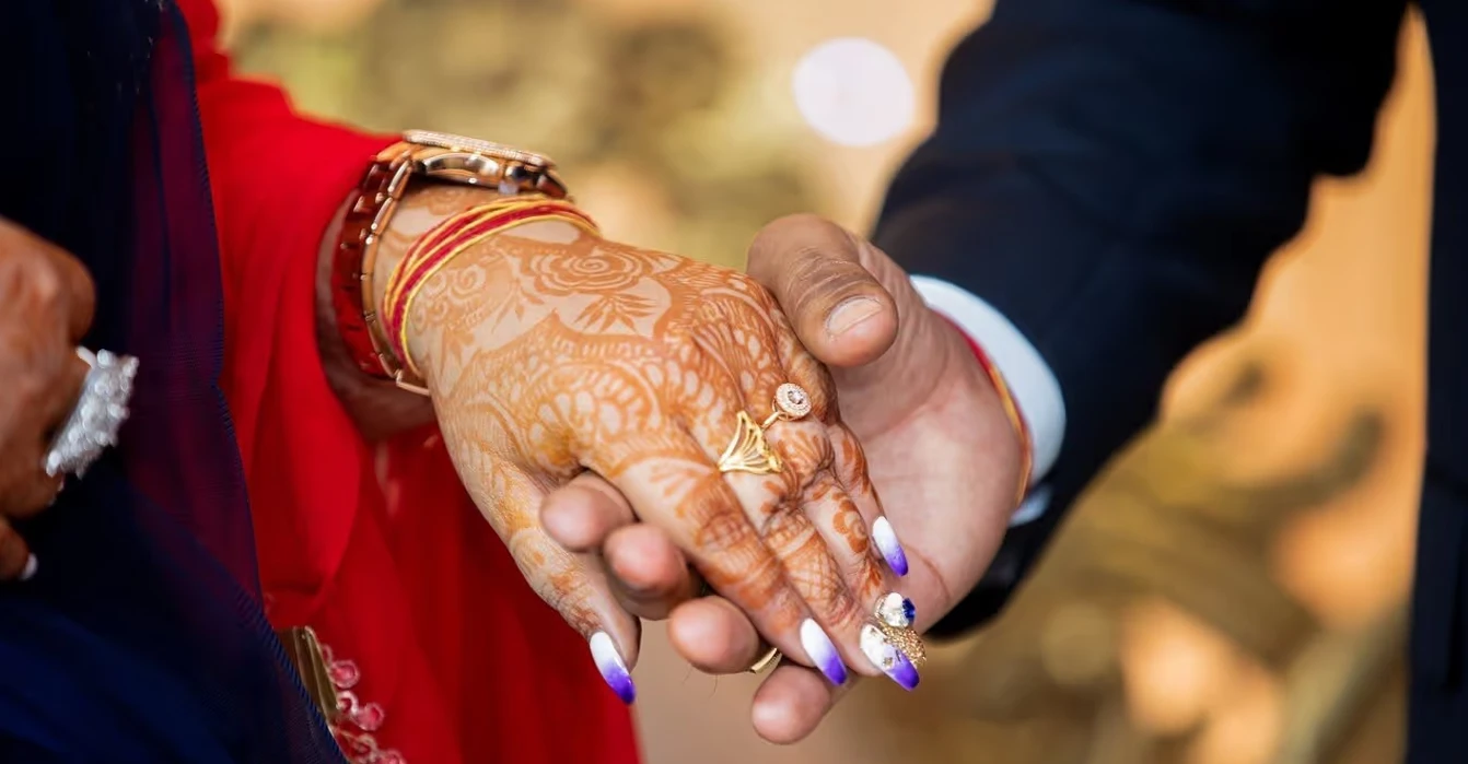 शादी का नाम लेते ही पार्टनर कतराने लगता है? 5 संकेतों से अभी जानें आपके रिश्ते का भविष्य!