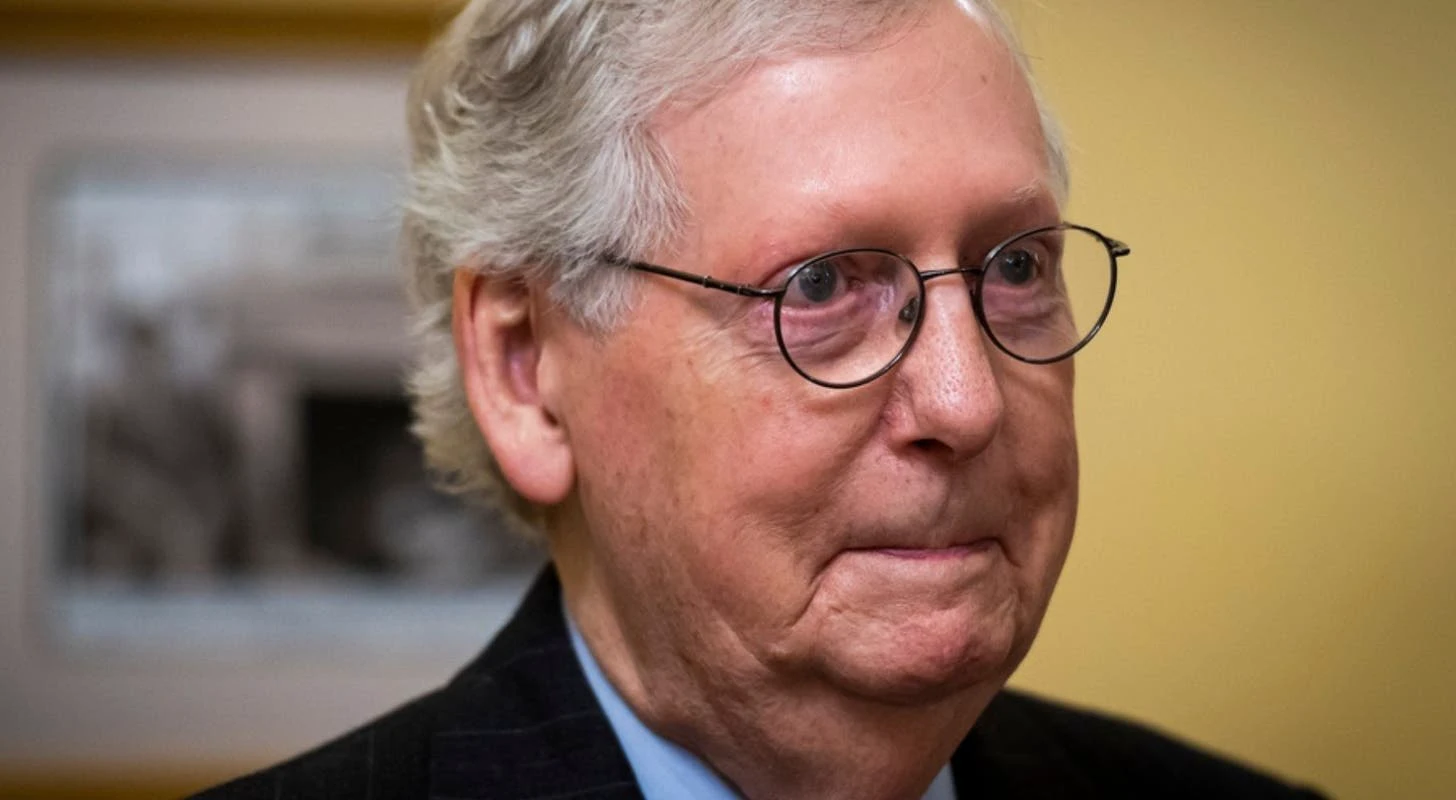 Mitch McConnell freezes at press conference and is escorted away