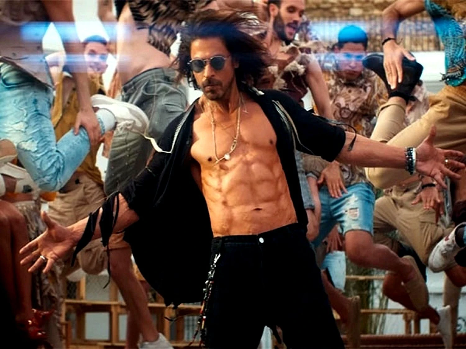 شاہ رخ خان کی 'پٹھان' پوری دنیا میں سب سے زیادہ کمائی کرنے والی ہندی فلم بن گئی