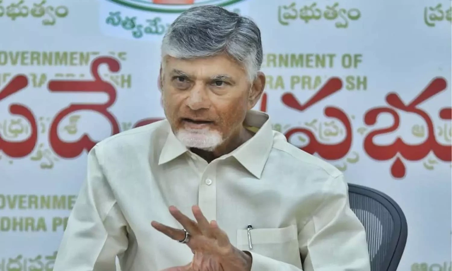 ప్రభుత్వ పథకాల అమలులో వేగం పెంచాలి..అధికారులకు సీఎం చంద్రబాబు ఆదేశం