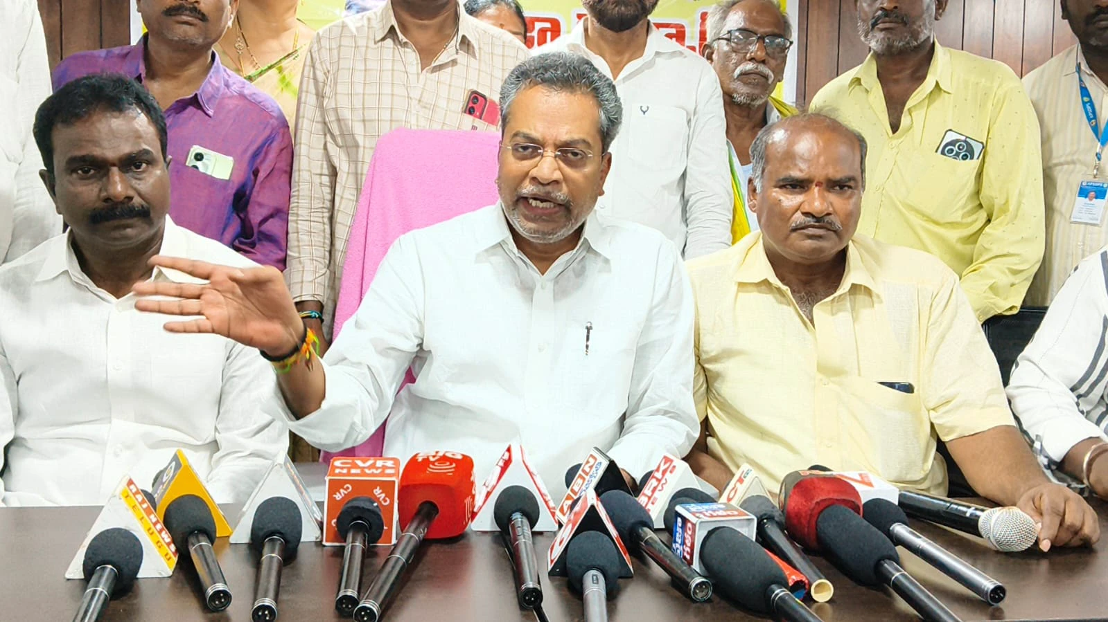 ఆంధ్రుల రాజధాని అమరావతి.. పిచ్చోళ్ల రాజధాని మావిగన్