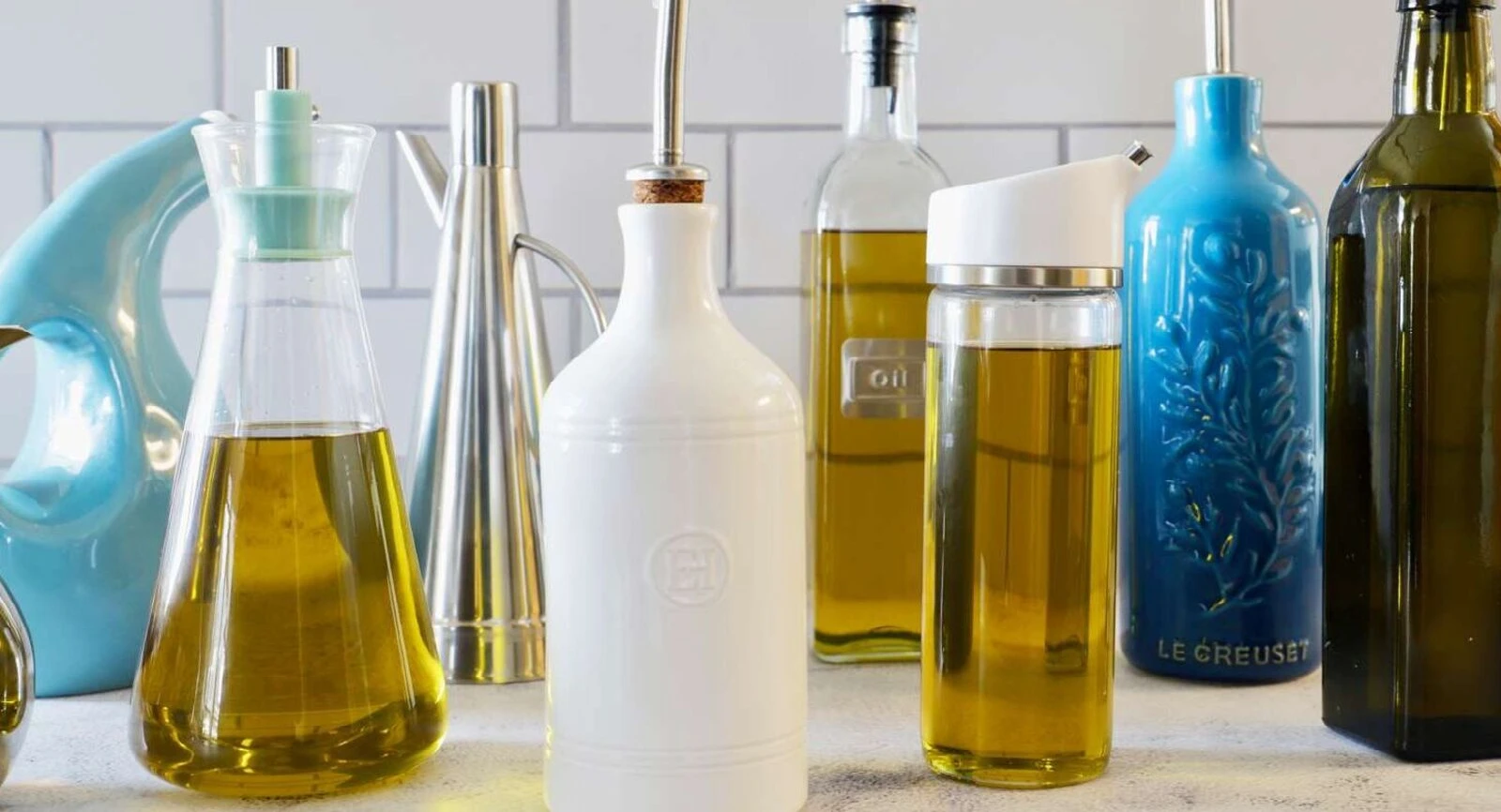 चिपचिपी तेल की शीशी को करें मिनटों में साफ! रसोई के बोतल चमकाने का आसान तरीका