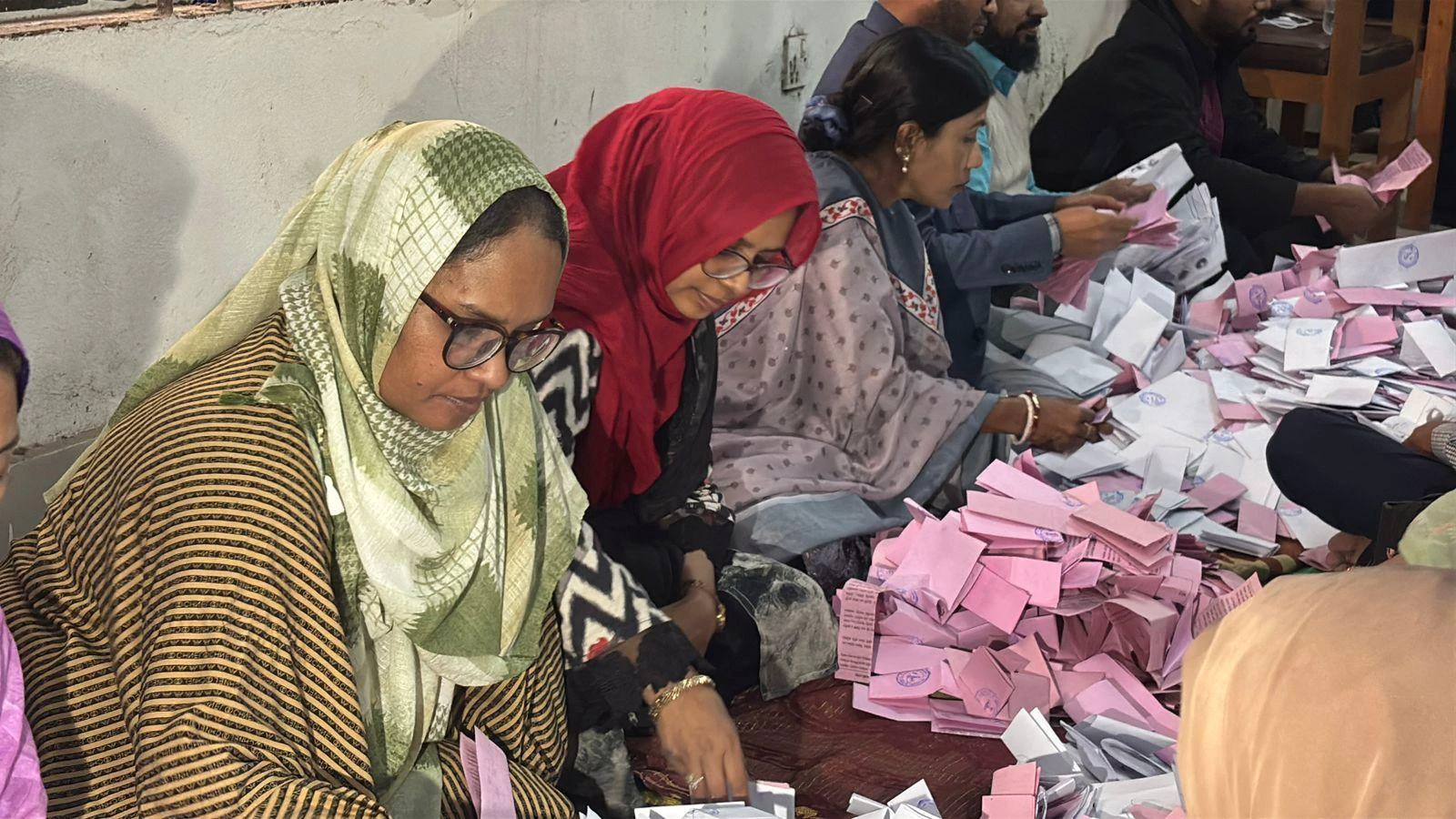 নির্বাচনের ফলাফল ঘিরে বাড়ছে উত্তেজনা আপনার ভোটে কি বদলাবে ভাগ্য