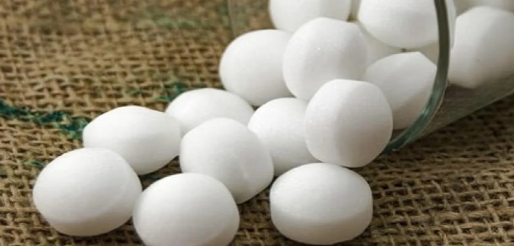 सावधान क्या आपके घर में जलने वाला कपूर जहर फैला रहा है और असली कपूर पहचानने के नुस्खे