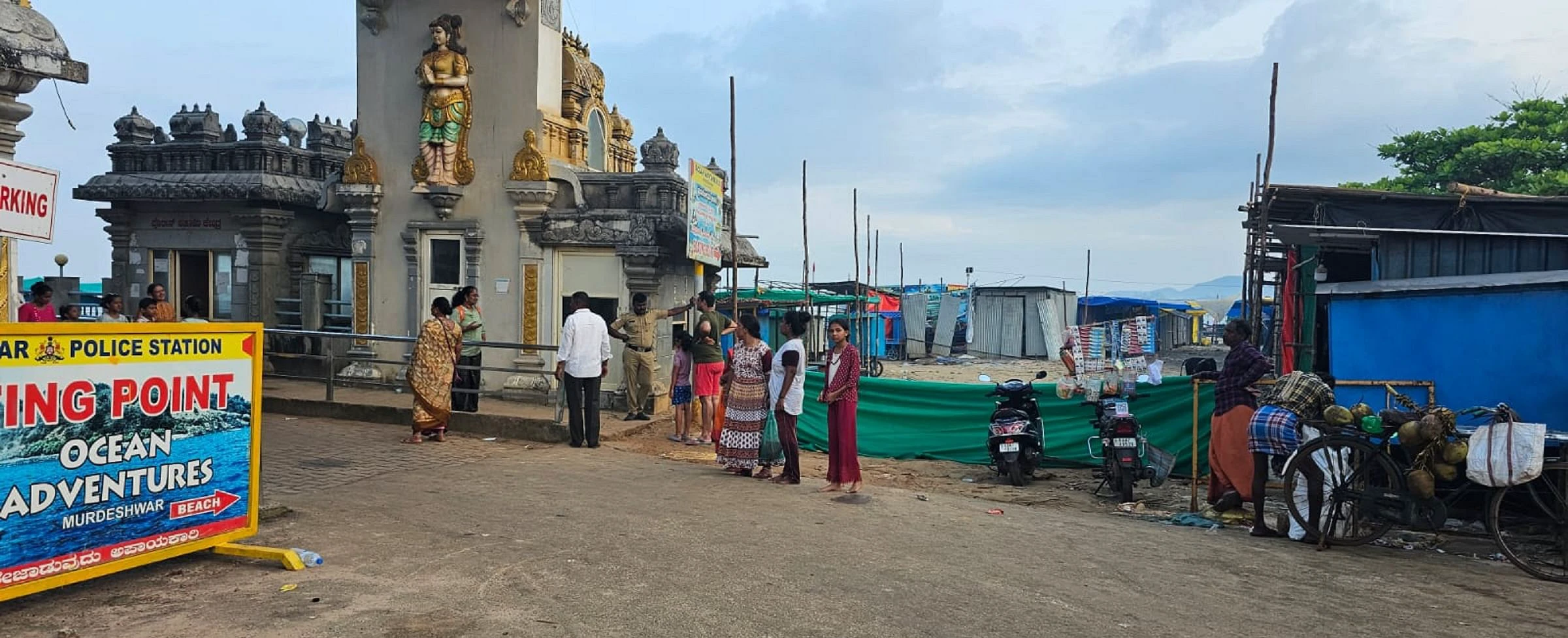 ಮುರುಡೇಶ್ವರ ಬೀಚ್‌ಗೆ ನಿರ್ಬಂಧ: ಪ್ರವಾಸಿಗರಿಗೆ ನಿರಾಶೆ