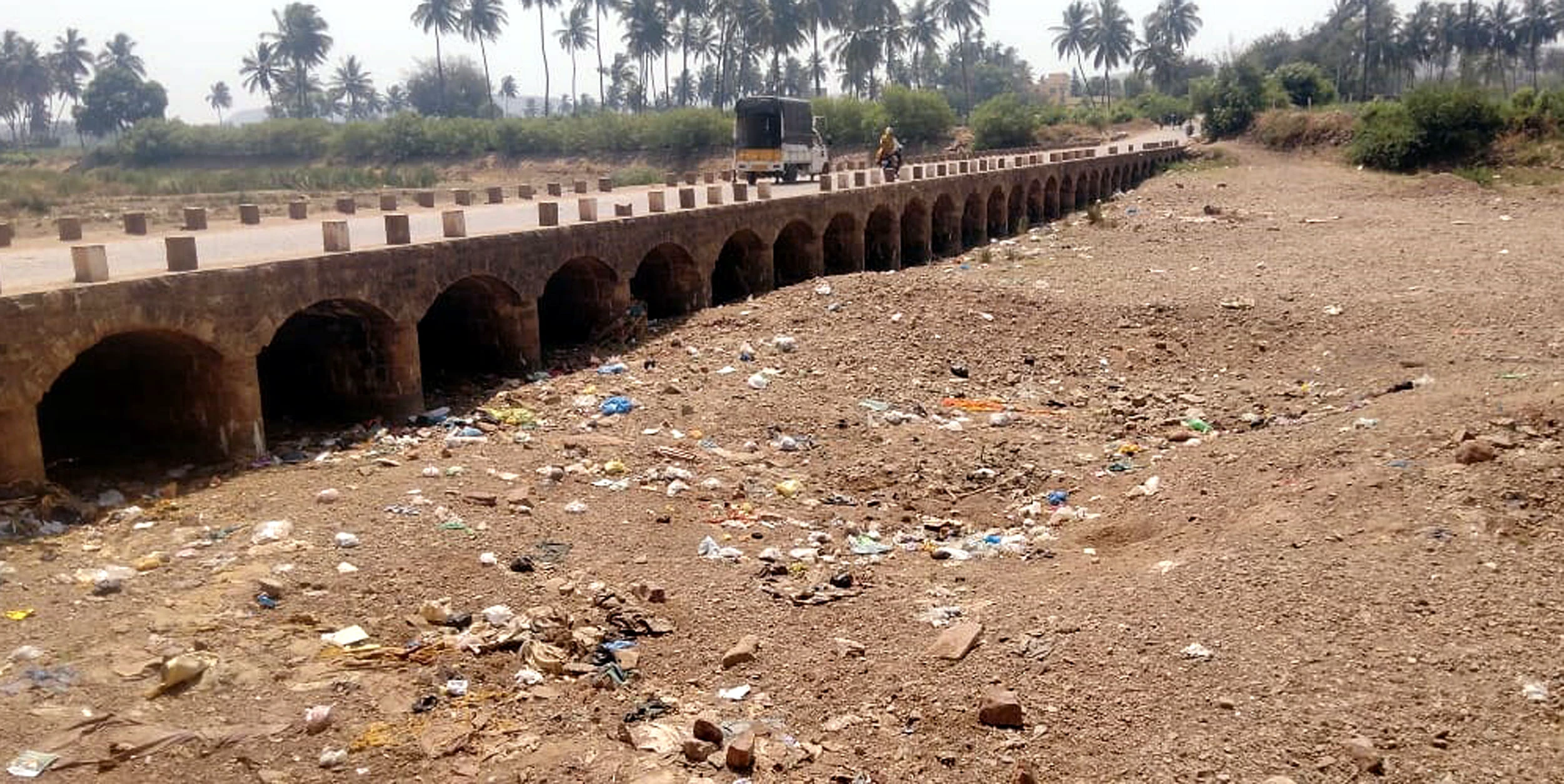 ರಾಮದುರ್ಗ | ಬತ್ತಿದ ಮಲಪ್ರಭೆ; ಬಾಯಾರಿದ ಜನತೆ