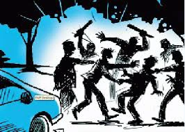 લાઠીના જાનબાઈ દેરડીમાં પ્રેમ પ્રકરણની અદાવતમાં દીકરો યુવતીને ભગાડી જતાં પિતા અને દાદા પર લાકડીઓથી હુમલો
