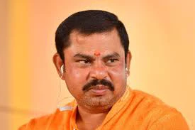 గోవులను తరలిస్తున్న వారిపై చర్యలు తీసుకోండి
