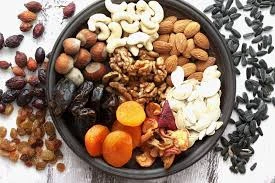 Dry Fruits Eating Guide: बादाम सुबह तो अखरोट शाम,जानें किस ड्राई फ्रूट को खाने का क्या है सही समय