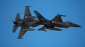 ஈரானில் சிக்கிய அமெரிக்கப் படை: 800 கோடி ரூபாய் மதிப்புள்ள போர் விமானத்தை அமெரிக்காவே குண்டுவைத்து தகர்த்தது ஏன்?