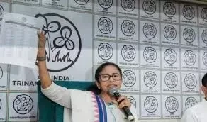 പശ്ചിമ ബംഗാളില്‍ മമത ബാനര്‍ജി നിയമിച്ച വിരമിച്ച സര്‍ക്കാര്‍ ഉദ്യോഗസ്ഥര്‍ക്ക് ഓഫിസുകളില്‍ വിലക്ക്