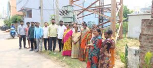 సెల్ టవర్ తొలగించాలంటూ ఆందోళన