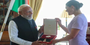 ప్రధాని నరేంద్ర మోదీకి  స్వీడన్ అత్యున్నత  అవార్డు బహుకరించిన  స్వీడన్ ప్రధానమంత్రి