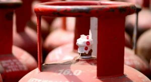 ഇറാൻ സംഘര്‍ഷം: വ്യവസായ മേഖലയ്ക്ക് കൂടുതല്‍ എല്‍പിജി അനുവദിക്കാൻ സംസ്ഥാനങ്ങള്‍ക്ക് കേന്ദ്ര നിര്‍ദ്ദേശം | LPG Allocation for Industries India