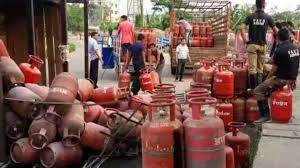 Government LPG Scheme : मजदूरों और गरीबों के लिए सरकार का बड़ा फैसला, 5 किलो वाले सिलेंडर का कोटा हुआ दोगुना