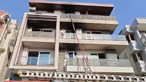दिल्ली के विवेक विहार में भीषण आग: 6 फ्लैट जले, 9 की मौत, कई घायल