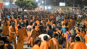 మంగళవారం కొండగట్టు ఆలయానికి పోటెత్తిన భక్తులు