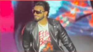 Watch : Ranveer Singh ignite the stage with an explosive entrance at a musical event
