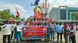 నిత్యావసర సరుకుల ధరలు - ఆకాశాన్ని తాకుతుంటే సామాన్యులు బ్రతుకేదేట్ల?