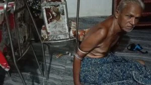 Python coils around Boudh's paralysed man for two hours