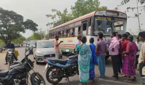 గవ్వలపల్లిలో రైతుల రాస్తారోకో