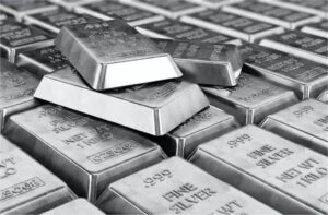 चांदी ने तोड़े अब तक के सारे रिकॉर्ड, पहली बार 2 लाख के पार हुआ Silver, जानें कितनी हुई कीमत?