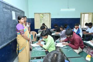 పదవ తరగతి పరీక్షా కేంద్రాన్ని తనిఖీ చేసిన కలెక్టర్