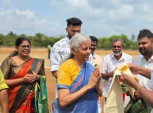 'സ്ത്രീകള്‍ക്ക് പ്രതിമാസം 2500 രൂപ, ഓണത്തിനും ക്രിസ്മസിനും 2 സൗജന്യ ഗ്യാസ് സിലിണ്ടര്‍, ഇത് മോദിയുടെ ഗ്യാരണ്ടി': നിര്‍മല സീതാരാമൻ പാലക്കാട്ട് | Nirmala Sitharaman