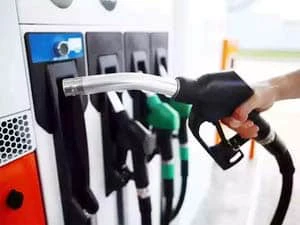 ہندوستان بھر میں پٹرول اور ڈیزل کی قیمتوں میں فی لیٹر 3 روپے کا اضافہ ہوا ہے۔
