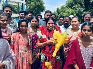 హుసేనాపురంలో పర్యటించిన బీసీ ఇందిరమ్మ