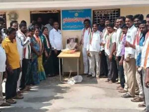 'దేశ భవిష్యత్ కోసం గాంధీ కుటుంబం త్యాగాలు చేసింది'