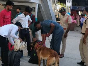 అనంతపురంలో పోలీసుల ఆకస్మిక తనిఖీలు