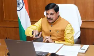 In Major Bureaucratic Reshuffle, Yadav Transfers 11 District Collects, Appoints His Principal Secretary