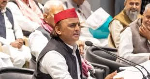 'छोटा फैंटा' बयान पर सियासी संग्राम, अखिलेश यादव के तंज से यूपी की राजनीति गरमाई