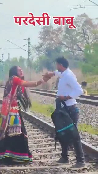 रील का ऐसा नशा कि काल भी शर्मा जाए! रायबरेली में पटरियों पर 'रोमियो-जूलियट' का खौफनाक स्टंट