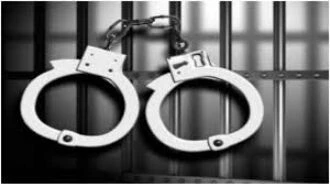 3 constables held in robbery