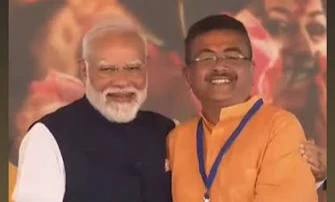 सातवे सोनेरी पान लिहीले जात आहे.