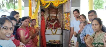 కన్నుల పండువగా అమ్మవారి అభిషేకాలు
