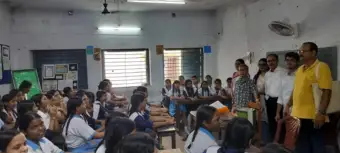বিজয়গড় বালিকা বিদ্যালয়ে HEAL-এর উদ্যোগে স্বাস্থ্য শিবির ও সচেতনতা প্রচার
