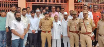 लातूर : पोलीस आपल्या गावामध्ये उपक्रमांतर्गत हासुरी येथे अप्पर पोलीस अधीक्षक मंगेश चव्हाण यांचा नागरिकांशी संवाद