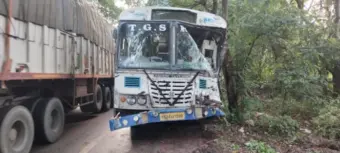 ట్రాక్టర్ ఢీకొన్న ఆర్టీసీ బస్