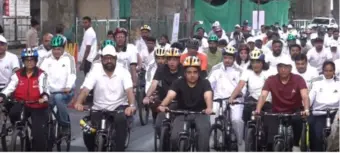 Surat में फिटनेस का जुनून, 'Sunday on Cycle' में दिखा जबरदस्त उत्साह; मांडविया-हर्ष संघवी ने किया शुभारंभ