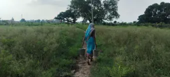 Ground Report: चित्रकूट छतैनी गांव में पानी की क़िल्लत, गंदे कुएँ और हैंडपंप भी खराब, कैसे कर रहे हैं लोग पानी की पूर्ति?