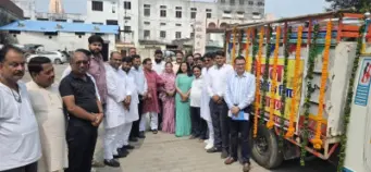 नेपाल आपदा पीड़ितों के लिए मुजफ्फरनगर से राहत सामग्री रवाना, पालिकाध्यक्ष ने दिखाई हरी झंडी; 3.11 लाख का नकद सहयोग