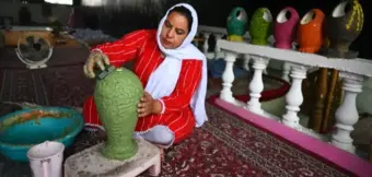 فضلے سے پائیدار فن تک: کشمیری  پیپر ماشی آرٹسٹ کا کمال