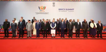 'तंत्रज्ञान-खनिजांचे शस्त्रीकरण जागतिक प्रगतीस घातक',BRICS फोटो सेशनमध्ये जिनपिंग-पुतिन यांच्या मध्ये मोदी