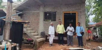 ఇందిరమ్మ ఇండ్ల నిర్మాణాలను పరిశీలించిన ఎంపీడీఓ
